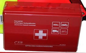 Zestaw samoch-apteczka,lina,gaśnica,trójkąt,kamiz.-1adf5339222278185c9f0a0d025b20e5