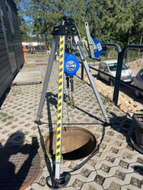 Irudek Zestaw: trójnóg, SekurBlok 20m, wciągarka TRN1 - KIT TRIP10/20M - zdjęcie 2